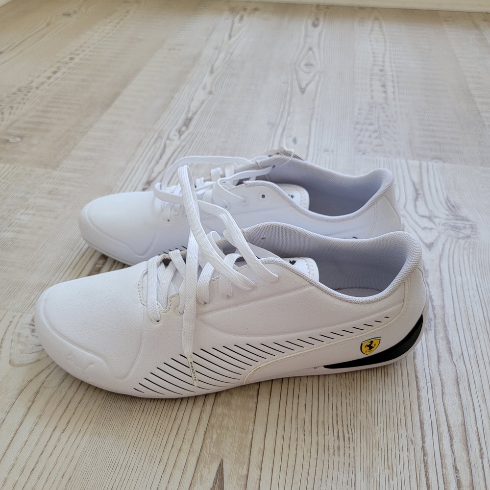Mens Puma White and Black Ferrari Logo Athletic Sneakers 11.5 Sleek Motor Sport